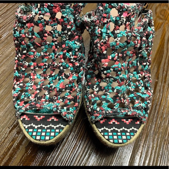 Betsey Johnson "Beckeyy" - 5.5" Wedges - Aztec Print - Women's Size 8 (NWT) - Picture 4 of 16
